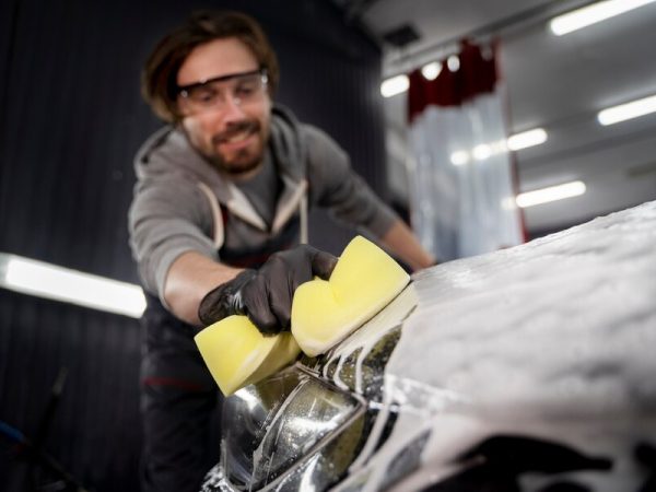 Limpeza profunda: escolha o melhor shampoo desengraxante para o seu automóvel