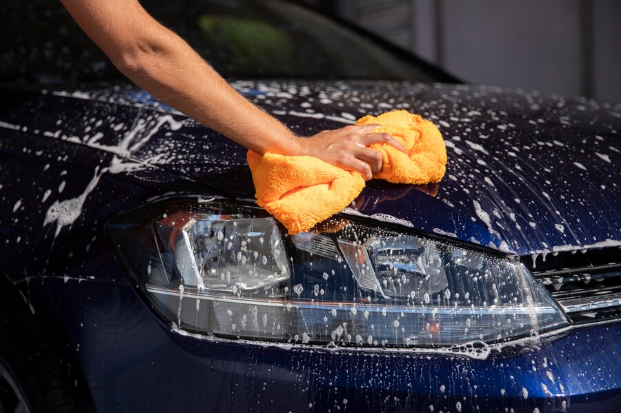 Lavagem eficaz: equipamentos indispensáveis para manter seu carro impecável