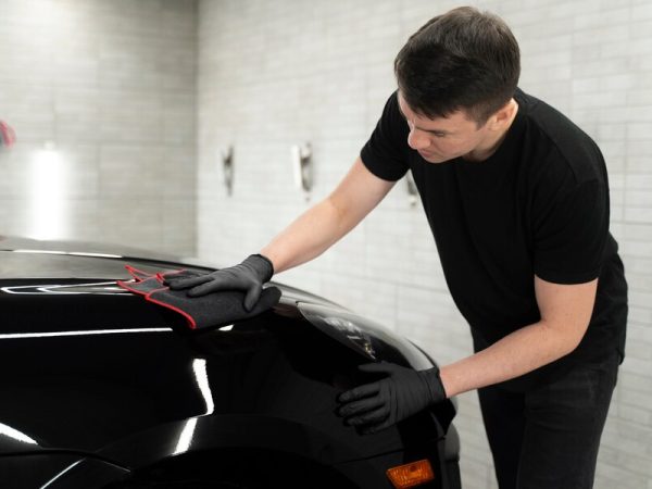 Estética e proteção: conheça o preto fosco vinílico e as tintas laca duco para o seu automóvel