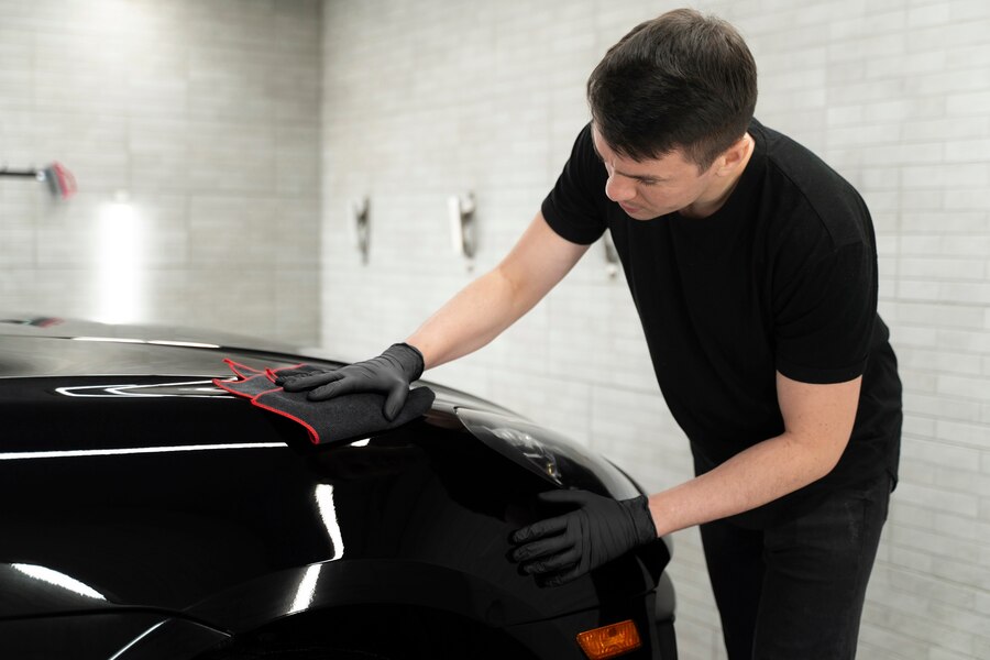 Estética e proteção: conheça o preto fosco vinílico e as tintas laca duco para o seu automóvel