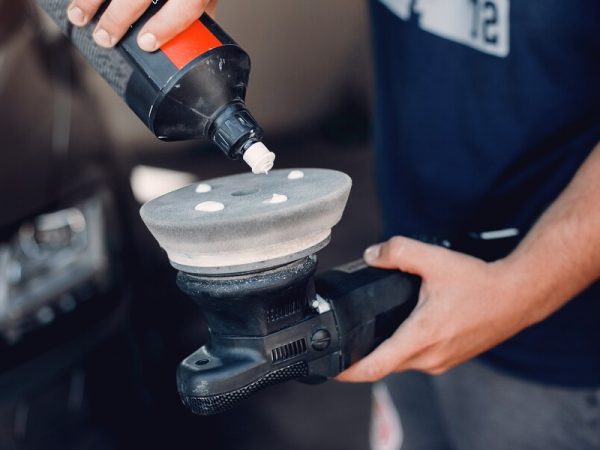 Qual a diferença entre lixa de polimento e disco de lixa na preparação automotiva?