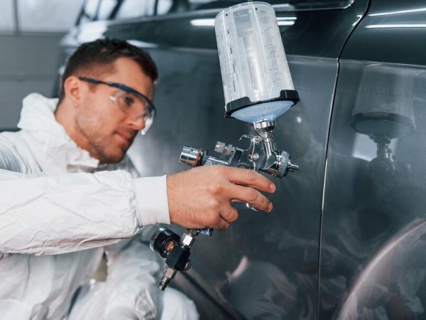 Como aplicar tinta spray personalizada em seu carro para um acabamento exclusivo?