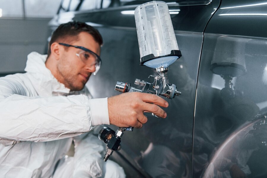 Como aplicar tinta spray personalizada em seu carro para um acabamento exclusivo?