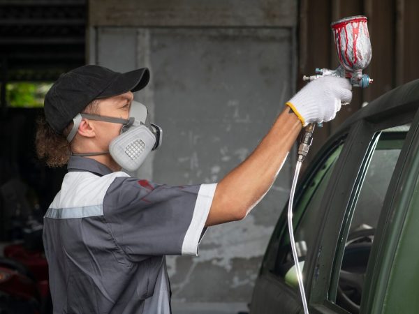 Quer renovar seu carro? Descubra quando usar rolos, pincéis ou spray!