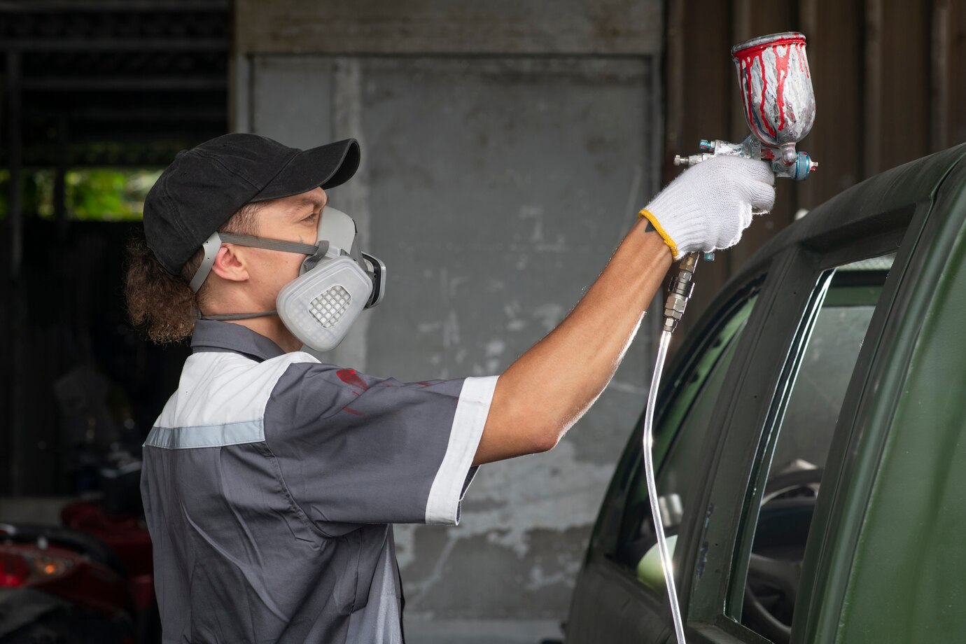 Quer renovar seu carro? Descubra quando usar rolos, pincéis ou spray!